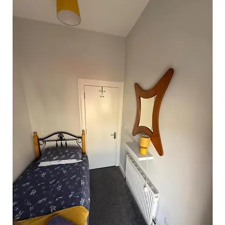 Apartment Spacious 5 Bedroom In The Heart Of