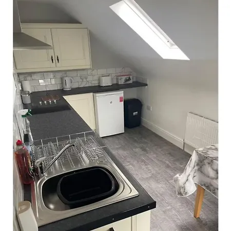Spacious 5 Bedroom In The Heart Of Apartment Moville
