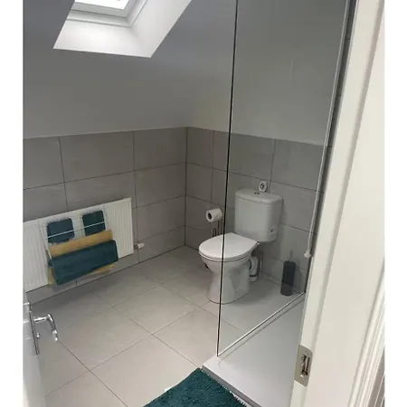 Spacious 5 Bedroom In The Heart Of Apartment Moville